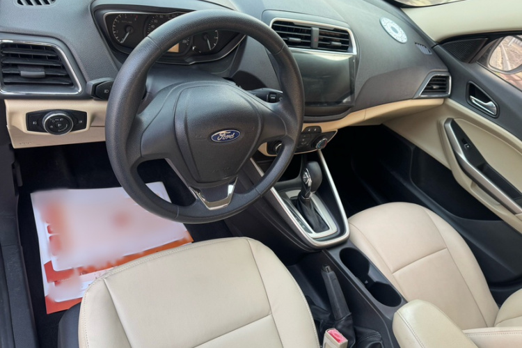 福特 福睿斯 2015款 1.5L 自动舒适型中控内饰7006