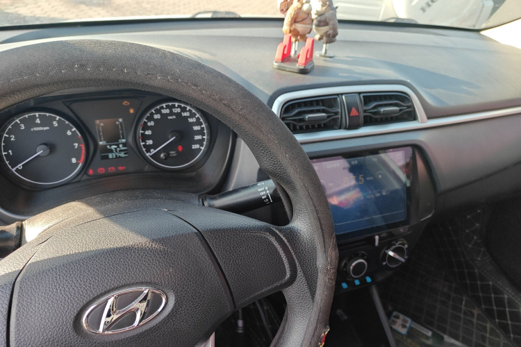 现代 瑞纳 2017款 1.4L 手动焕彩版 国V中控内饰12