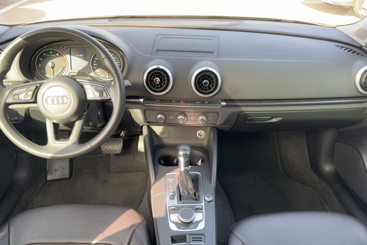 奥迪A3 2019款 Limousine 35 TFSI 时尚型 国V中控内饰7004