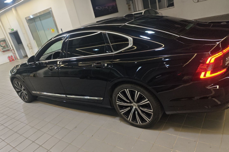 沃尔沃S90 2022款 B5 智远豪华版车身外观4