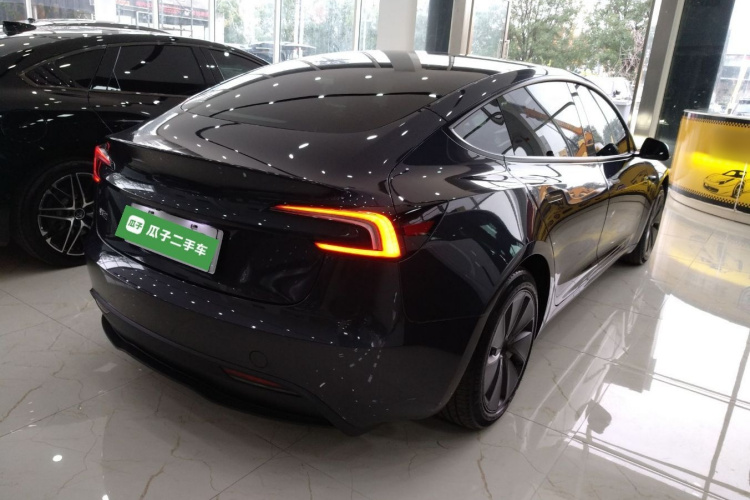 特斯拉 Model 3 2023款 后轮驱动版车身外观7