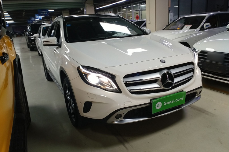 奔驰GLA 2016款 GLA 220 4MATIC 时尚型车身外观3