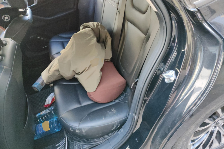 奔腾B70 2021款 1.5T 自动十五周年纪念版中控内饰21