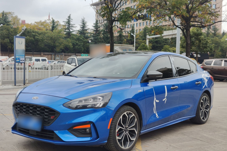 福特 福克斯 2021款 三厢 EcoBoost 180 自动ST Line车身外观1