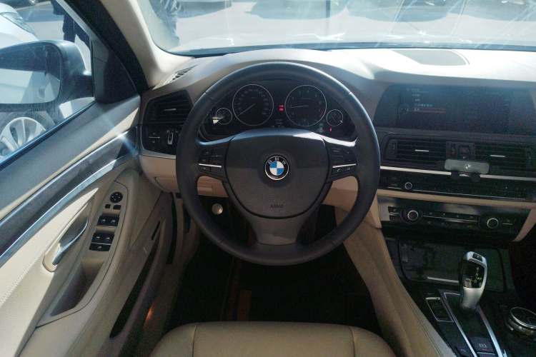 宝马5系 2013款 525Li 豪华型中控内饰13