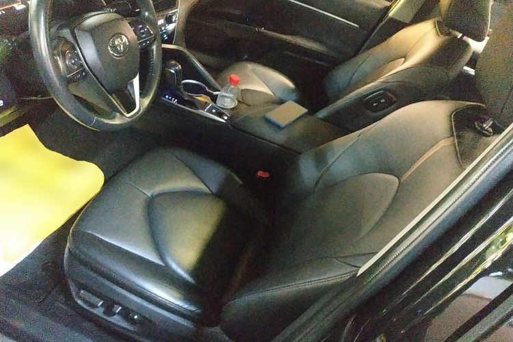 丰田 凯美瑞 2023款 2.5G 豪华版中控内饰19