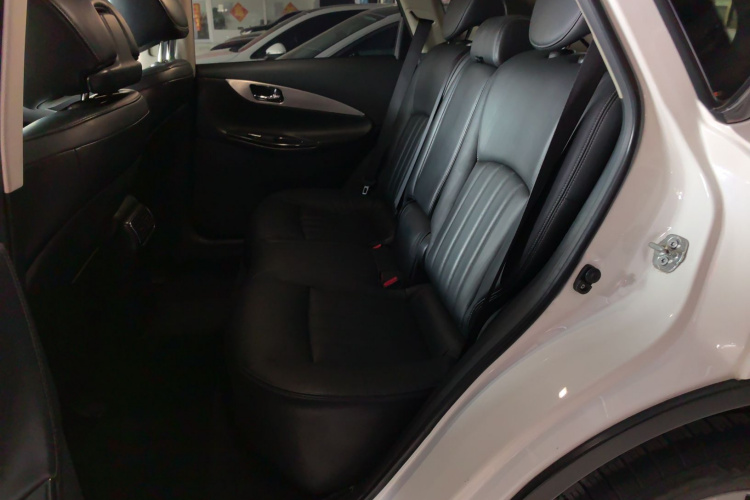 英菲尼迪QX50 2015款 2.5L 悦享版中控内饰21
