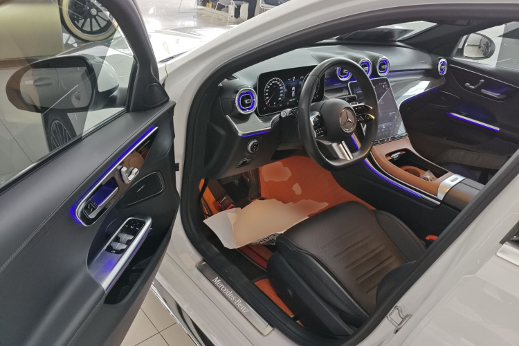 奔驰C级 2023款 改款 C 260 L 运动版中控内饰20