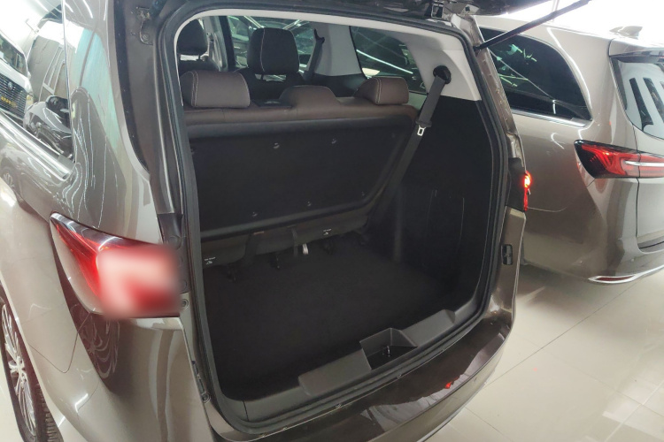 别克GL8 2022款 陆上公务舱 652T 豪华型机舱底盘23