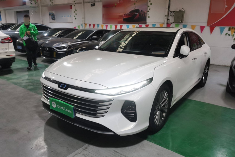 奔腾B70 2024款 第四代 2.0T 领御版车身外观1