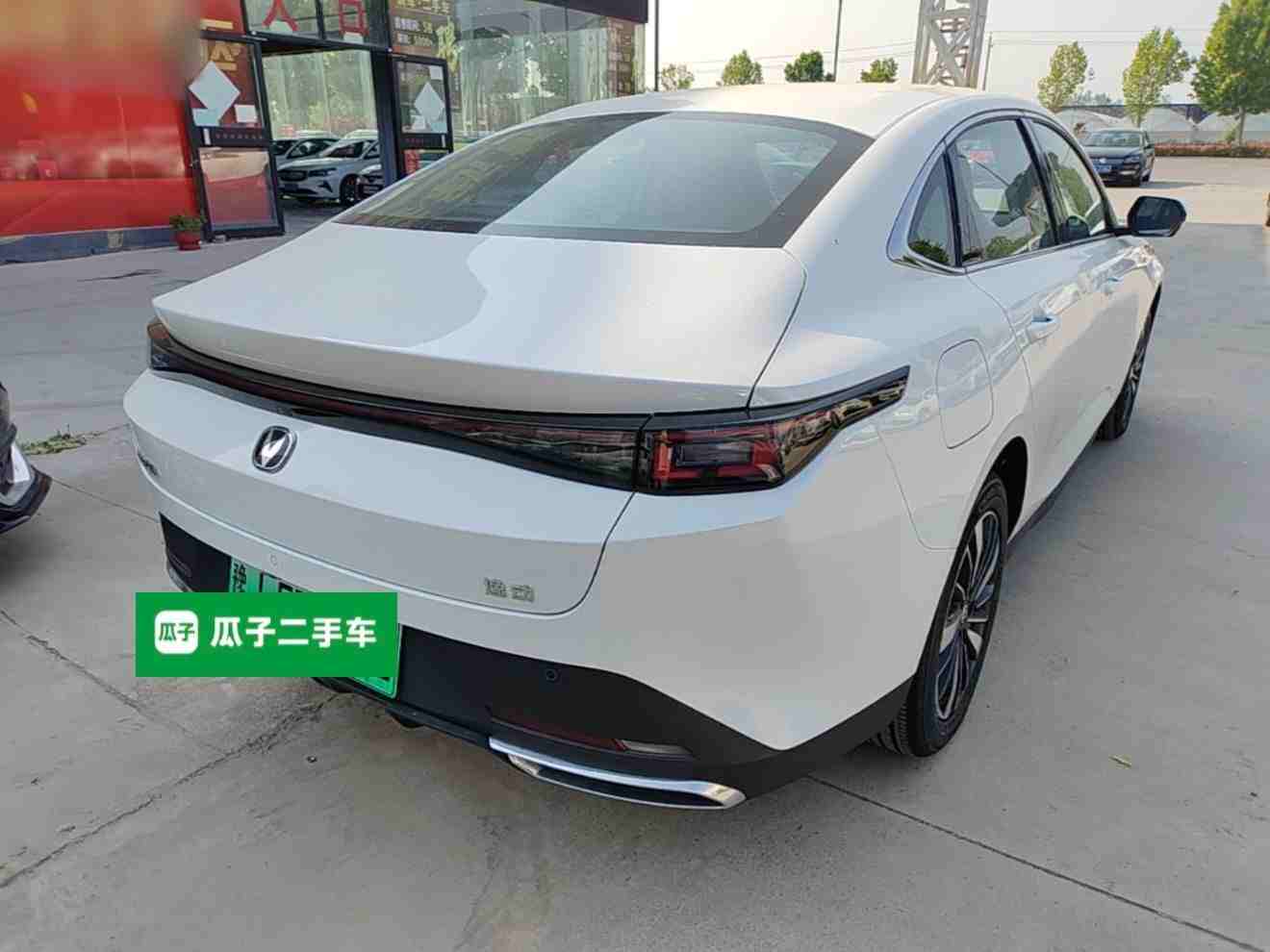 车辆右后45度外观展示