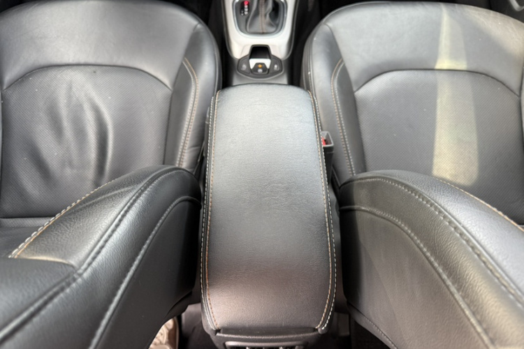 Jeep 指南者 2017款 200T 自动家享四驱版中控内饰7012