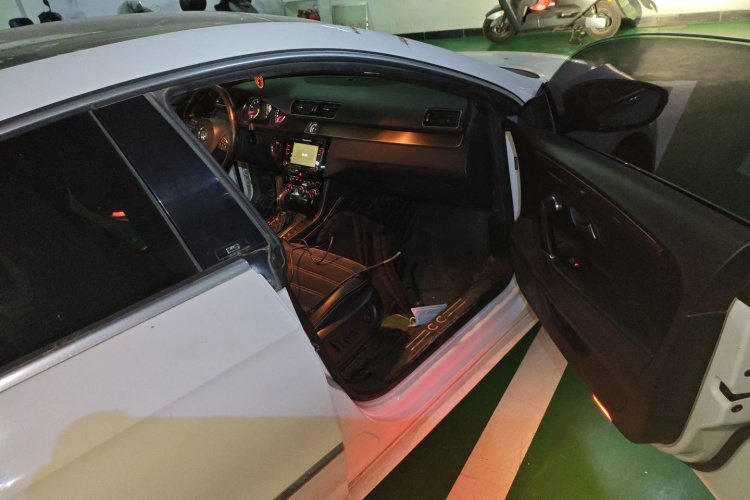 一汽-大众CC 2016款 300TSI 25周年纪念版局部细节9005