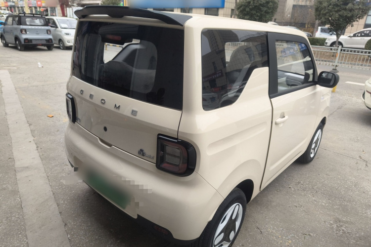 吉利银河 熊猫 2025款 210km 元气熊车身外观7