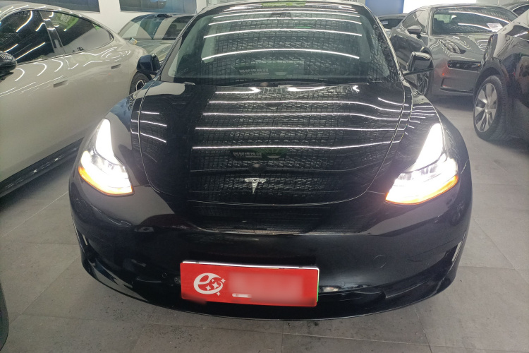 特斯拉 Model 3 2022款 后轮驱动版车身外观2