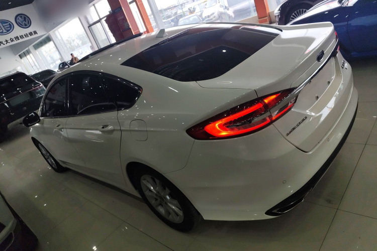 福特 蒙迪欧 2018款 EcoBoost 200 时尚型车身外观4