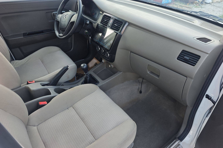 五菱汽车 五菱荣光V 2019款 1.5L封窗车实用型国VI LAR中控内饰7003