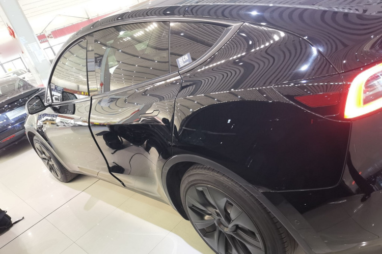 特斯拉 Model Y 2022款 改款 后轮驱动版车身外观4