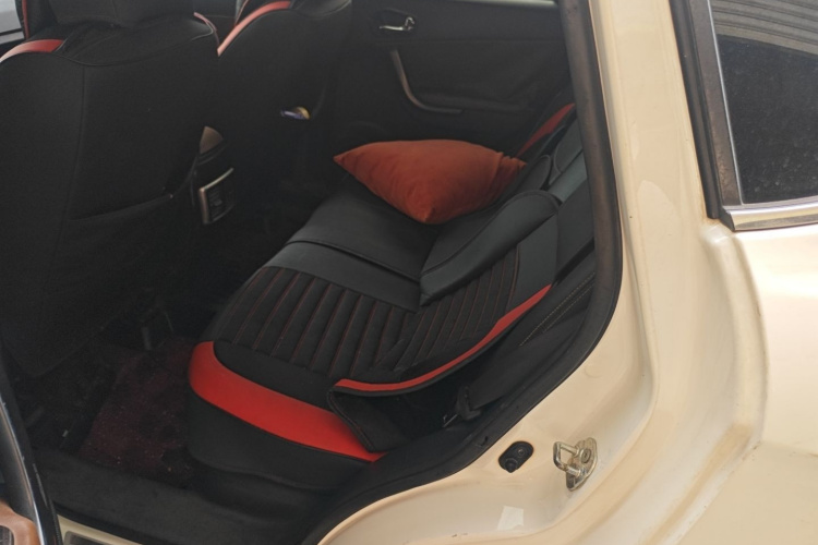 广汽传祺 传祺GS5 Super 2015款 2.0L 自动两驱豪华导航版中控内饰7004