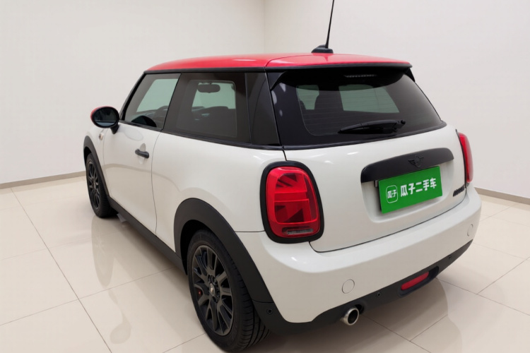 MINI 2019款 1.5T COOPER 经典派车身外观5