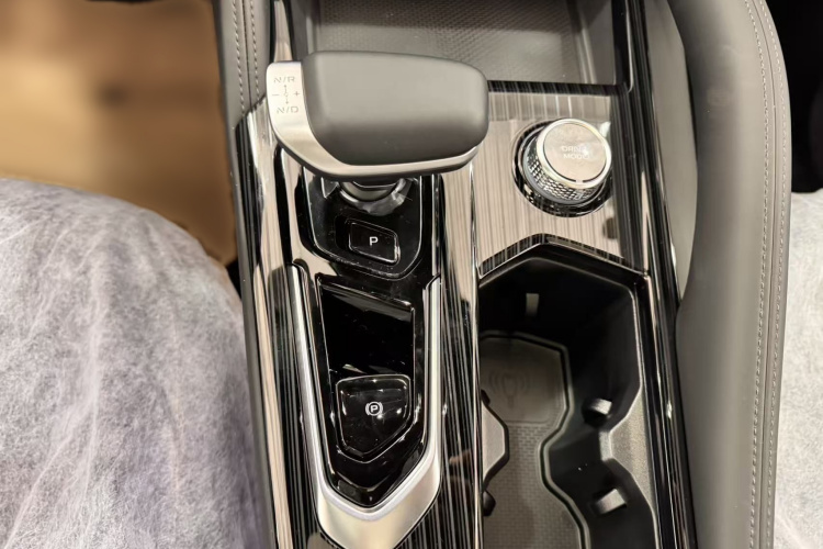 吉利汽车 星越L 2024款 2.0TD DCT EVO两驱长风版中控内饰7003