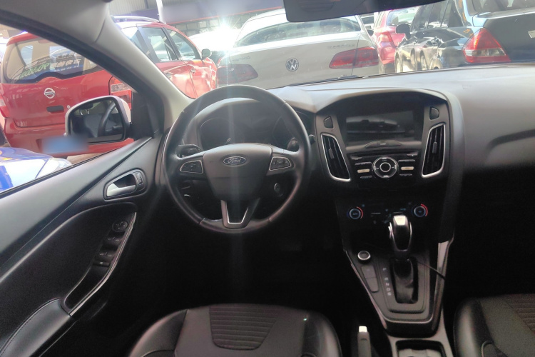 福特 福克斯 2018款 两厢经典 EcoBoost 125 自动超能风尚型智行版中控内饰7002