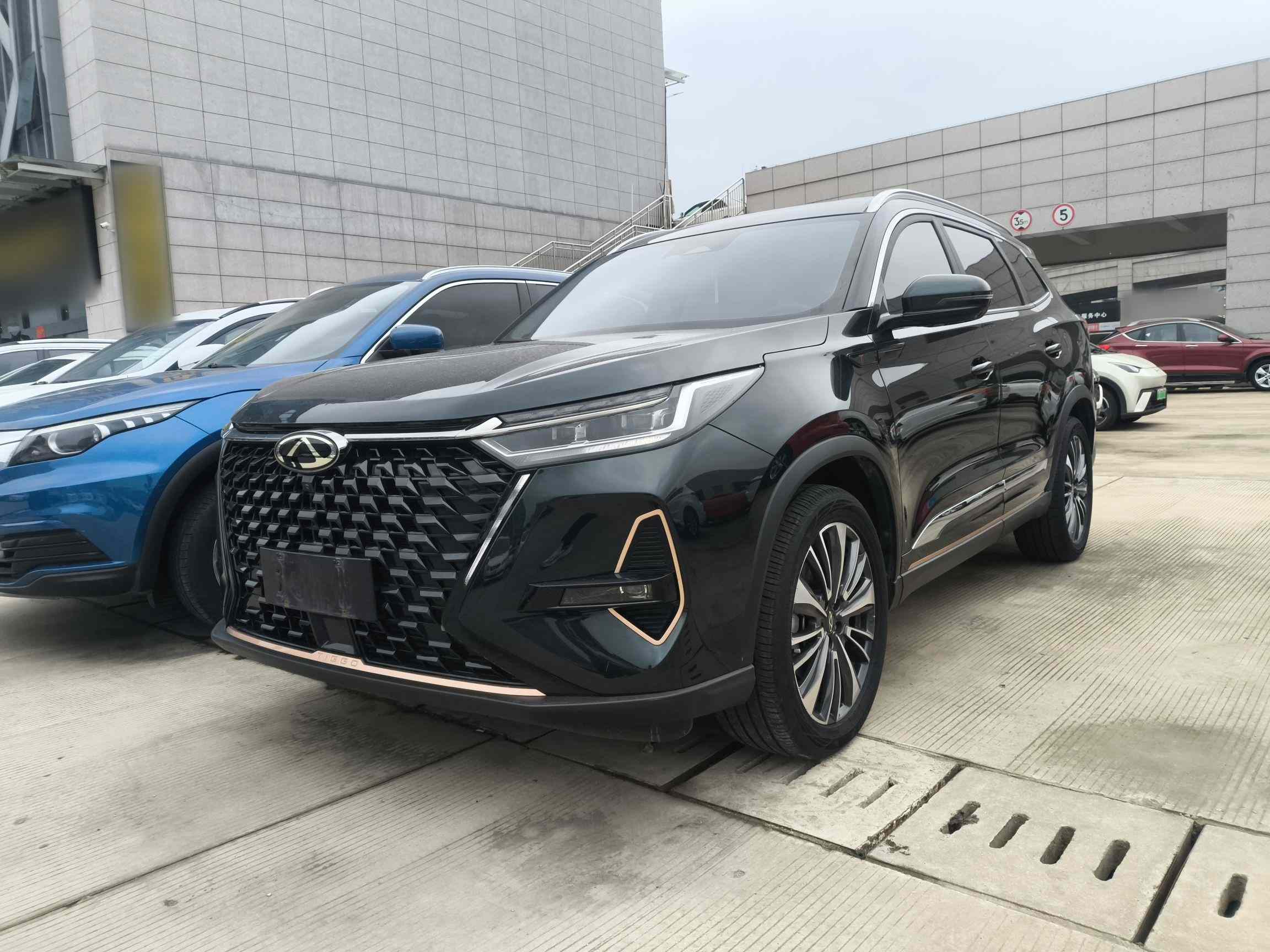 奇瑞 瑞虎8 PRO 2022款 390T 两驱浩瀚版 5座(2)