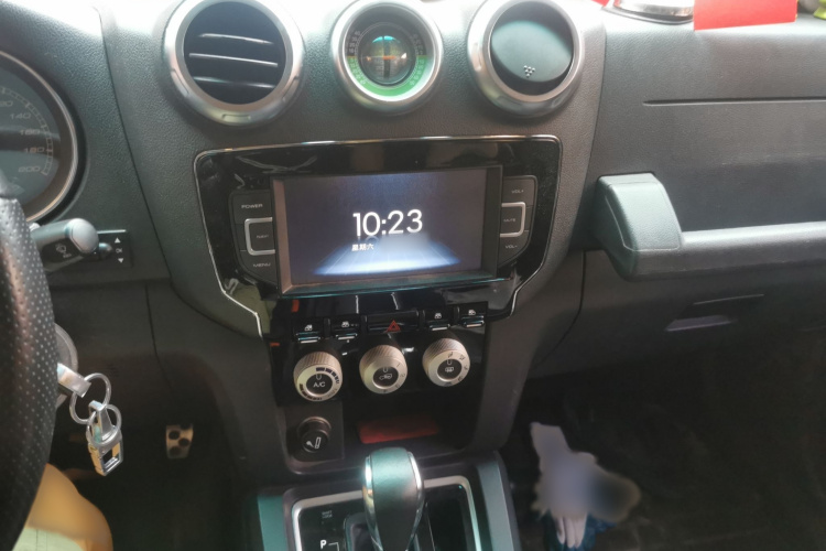 北京BJ40 2017款 40L 2.3T 自动四驱环塔冠军版局部细节16