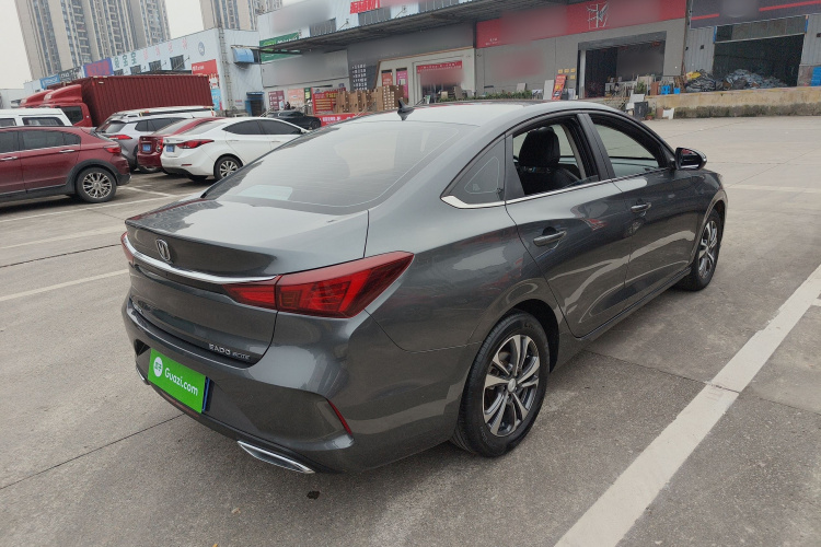 长安 逸动 2021款 PLUS 1.6L GDI 手动豪华型车身外观7
