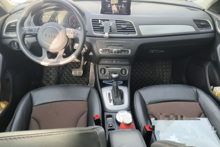 奥迪Q3 2018款 30周年年型 35 TFSI 时尚型中控内饰12