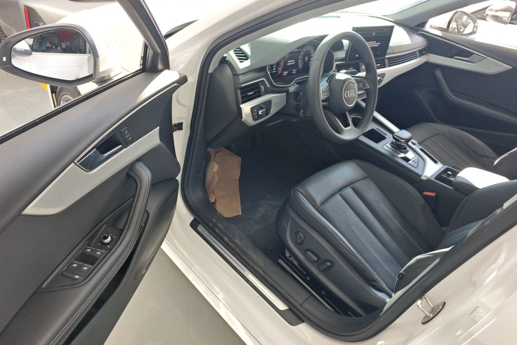 奥迪A4L 2020款 40 TFSI 时尚致雅型中控内饰20