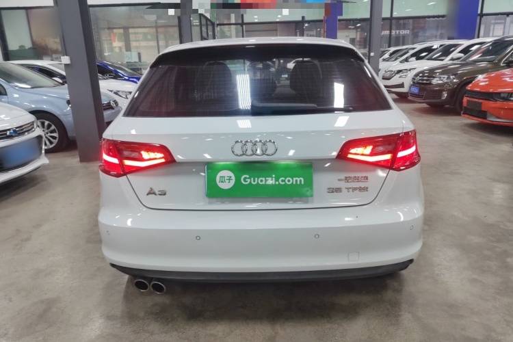 奥迪A3 2015款 Sportback 35 TFSI 百万纪念智领型车身外观6