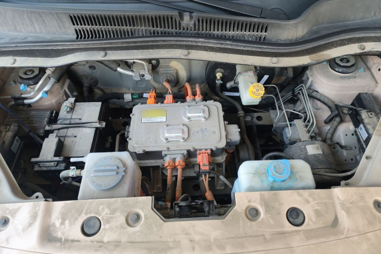 零跑汽车 零跑T03 2023款 310轻享版机舱底盘24