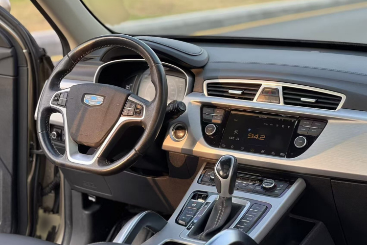 吉利汽车 博越 2016款 1.8TD 自动四驱智慧型中控内饰7005