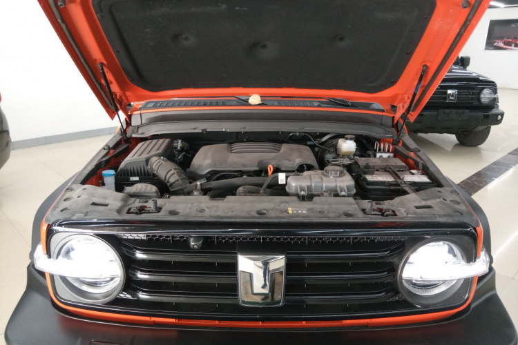 坦克300 2025款 2.0T 征服者机舱底盘24