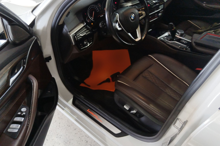 宝马5系 2018款 改款 530Li 尊享型 豪华套装中控内饰7002