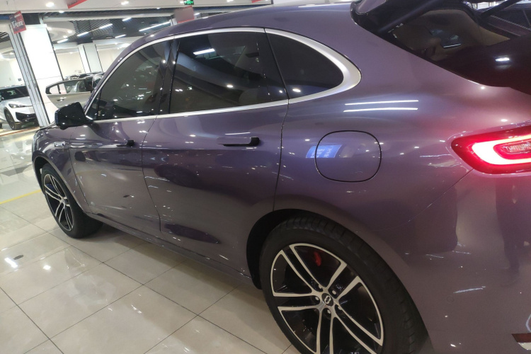 鸿蒙智行 问界M5 2025款 增程   Ultra 四驱版车身外观4