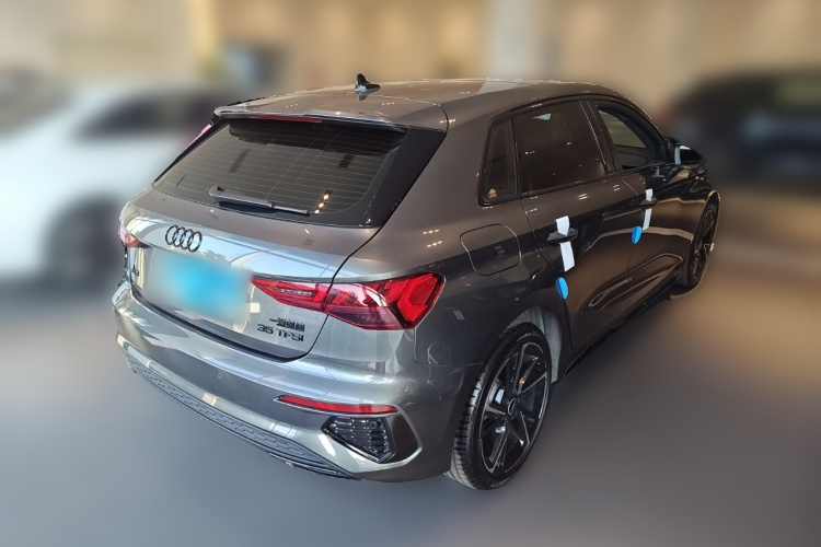 奥迪A3 2023款 Sportback 35 TFSI 时尚运动型车身外观7