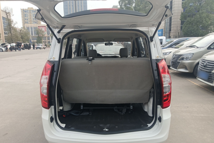 五菱汽车 五菱宏光 2020款 1.2L S基本型国VI LSI机舱底盘23