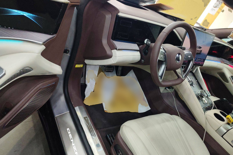 腾势Z9GT 2024款 1100四驱Ultra版中控内饰20