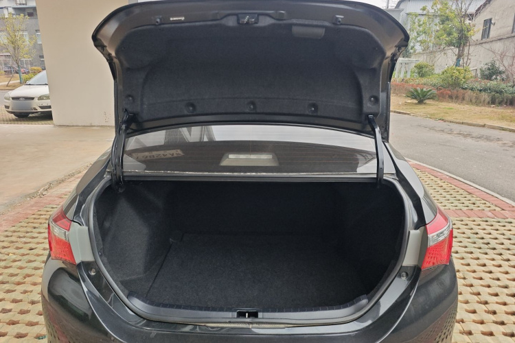 丰田 卡罗拉 2017款 改款 1.6L S-CVT GL机舱底盘23