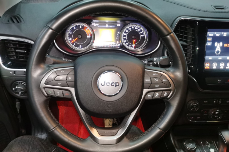 Jeep 自由光 2019款 2.0T 四驱探享版+自动驾驶智慧包 国V局部细节13