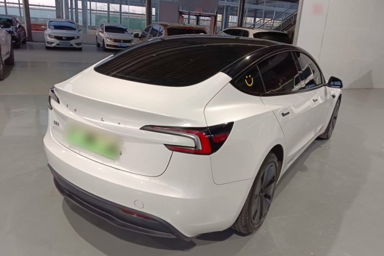 特斯拉 Model 3 2025款 后轮驱动版车身外观7