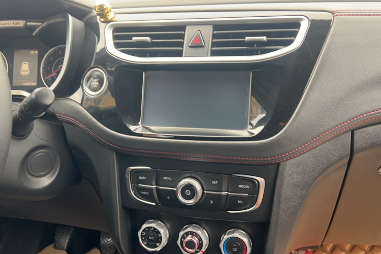 中华V3 2016款 1.5L 手动智能型局部细节16