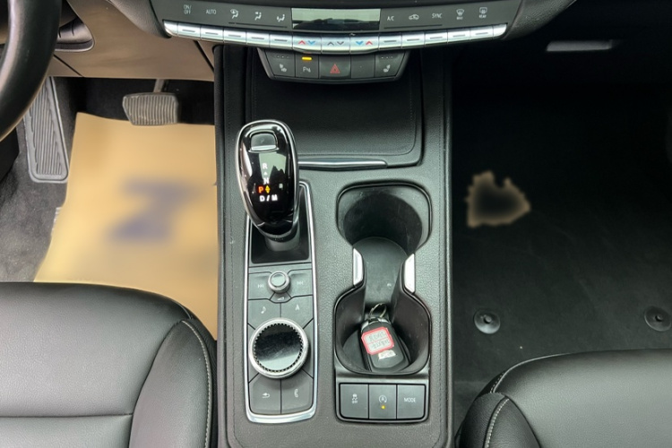 凯迪拉克XT4 2020款 改款 28T 两驱领先型中控内饰7004