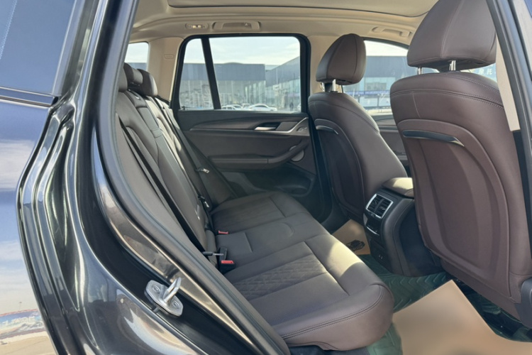 宝马X3 2022款 xDrive30i 领先型 M曜夜套装中控内饰7003