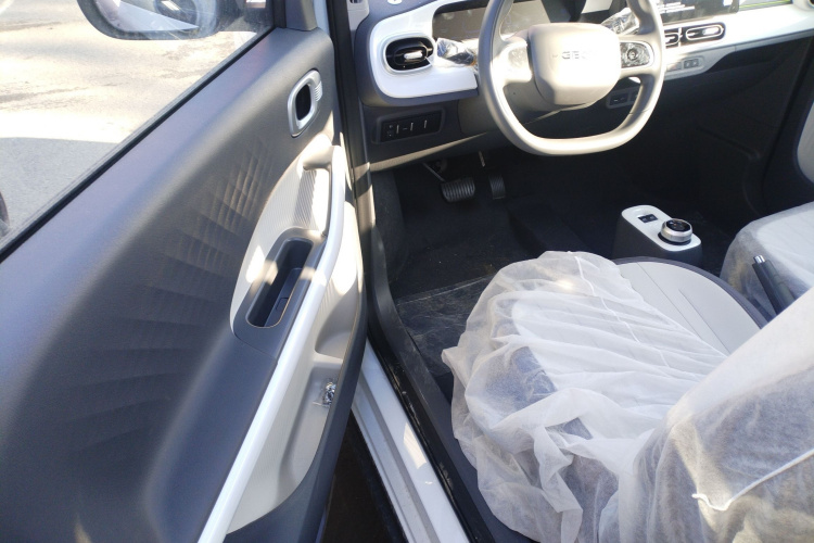 吉利银河 2025款 210km 熊猫卡丁中控内饰20