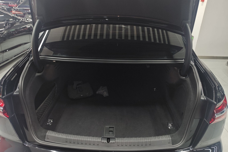 奥迪A6L 2024款 55 TFSI quattro 尊享动感型机舱底盘23