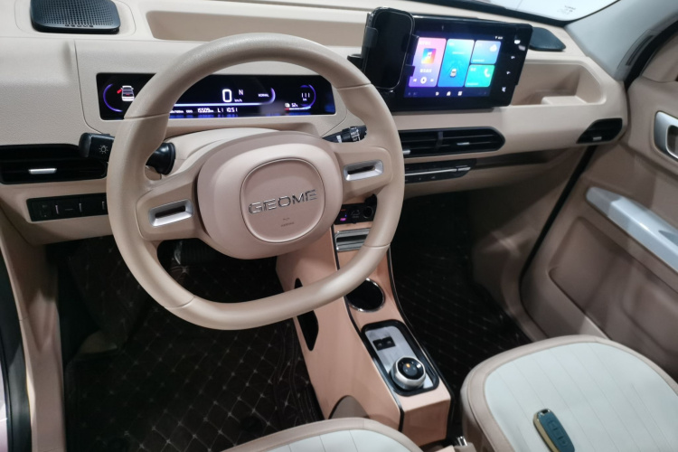 吉利银河 2024款 熊猫mini 200km 耐力熊中控内饰12