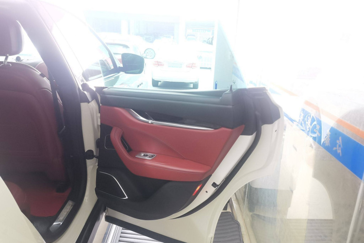 玛莎拉蒂 Levante 2016款 3.0T 标准型中控内饰45
